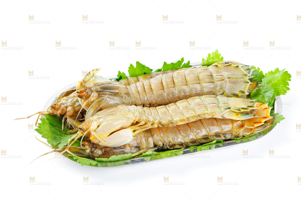 盘子里装着皮皮虾