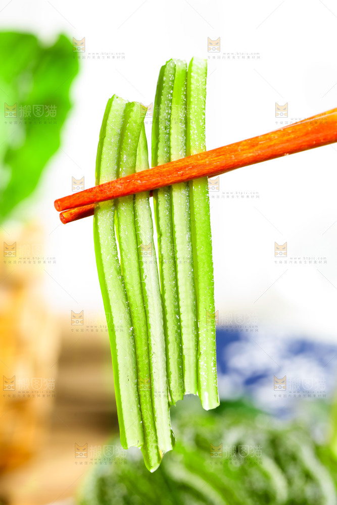 筷子上夹着海带