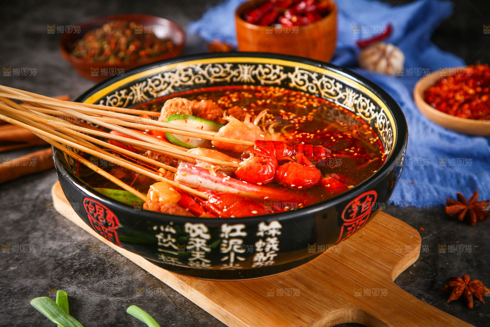 石板上的钵钵鸡
