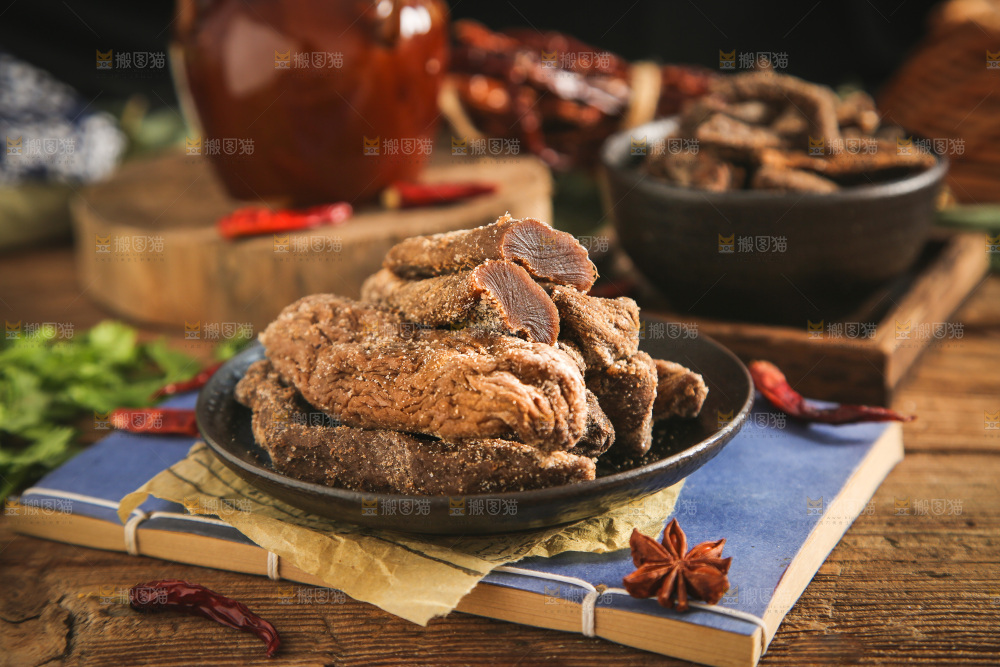 盘子里的萝卜干
