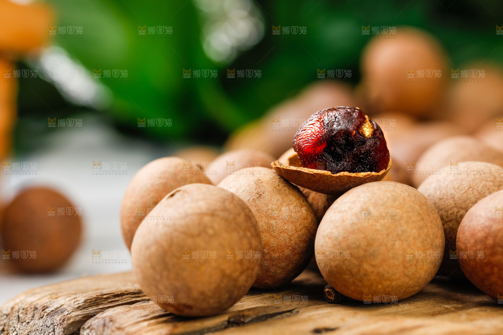 木底上的桂圆干