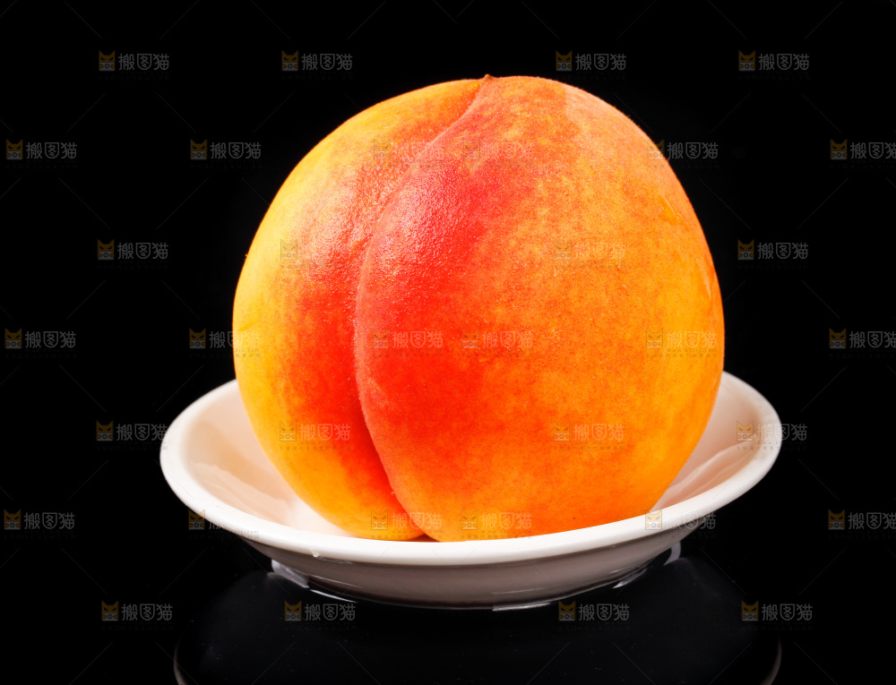 深底上放着黄毛桃