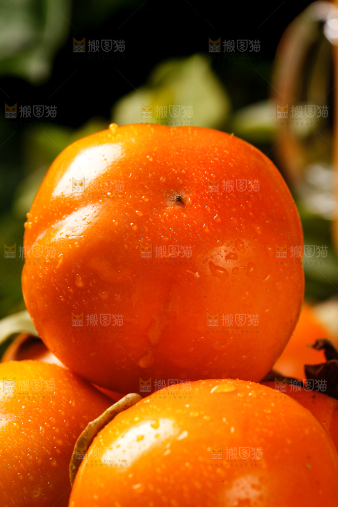 盘子里的软柿子