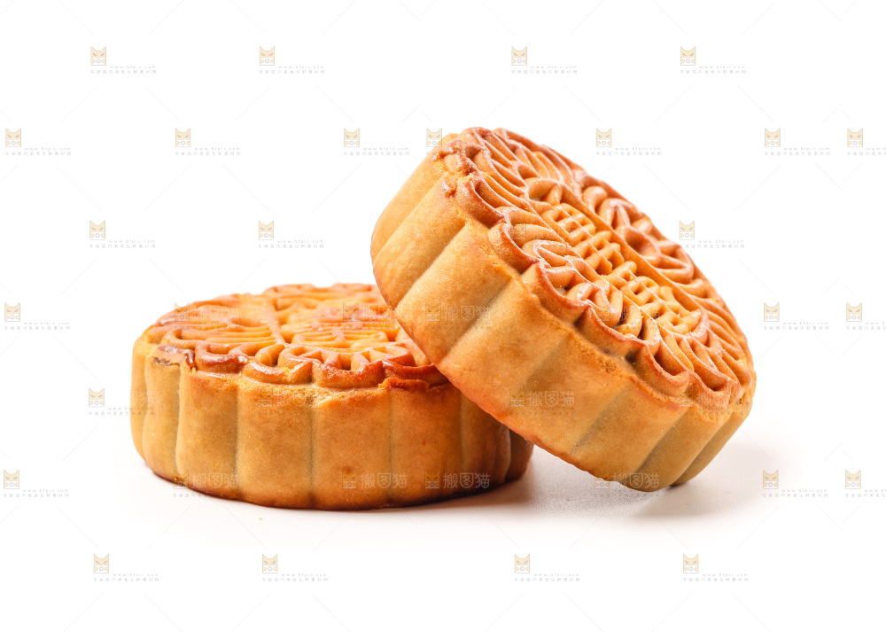 蛋黄月饼放在白底上