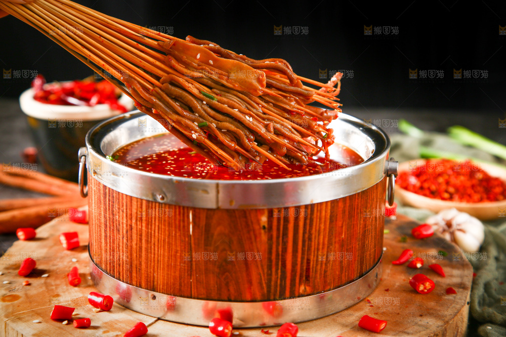 深底上放着一碗冷锅串串