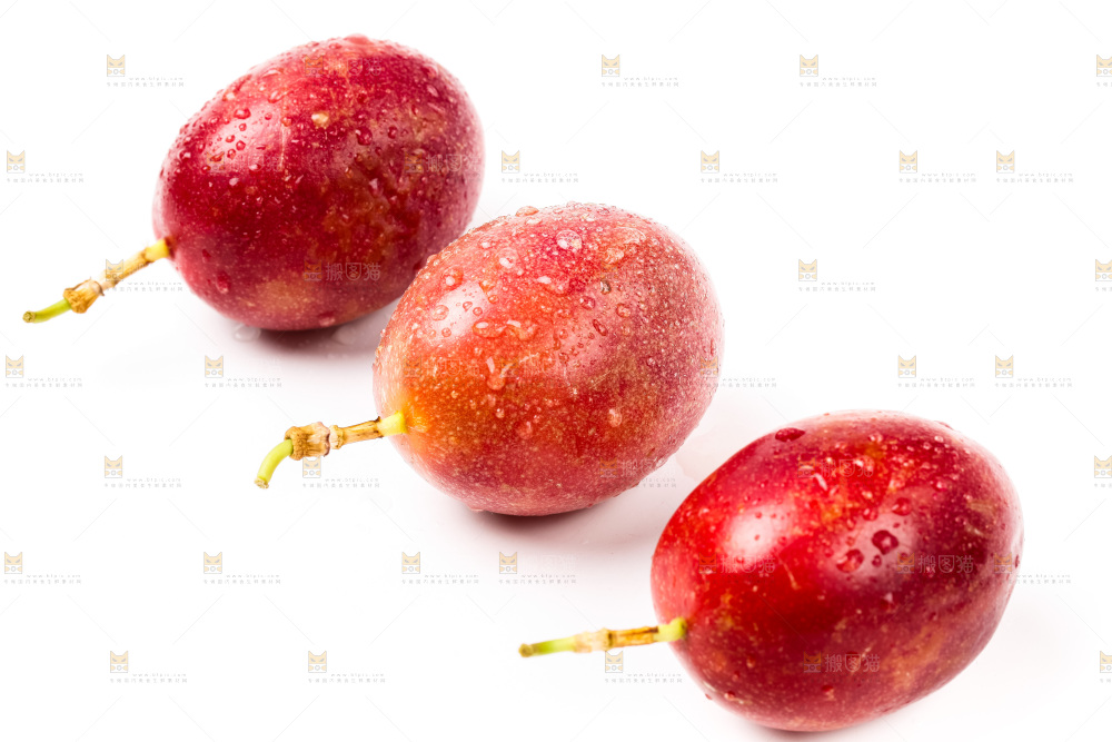 白底上放着紫皮百香果