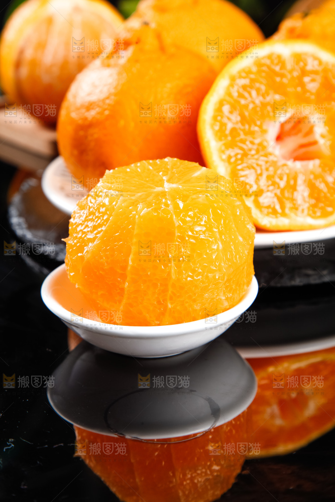 石板上放着一碟丑八怪