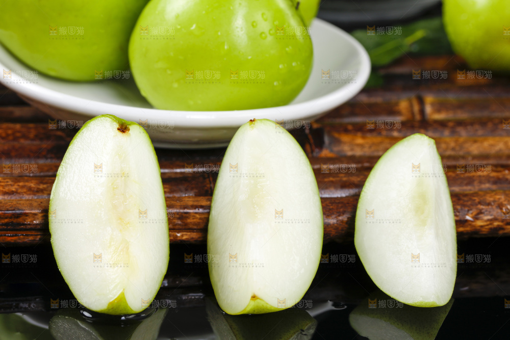 竹底上摆放着台湾牛奶大青枣