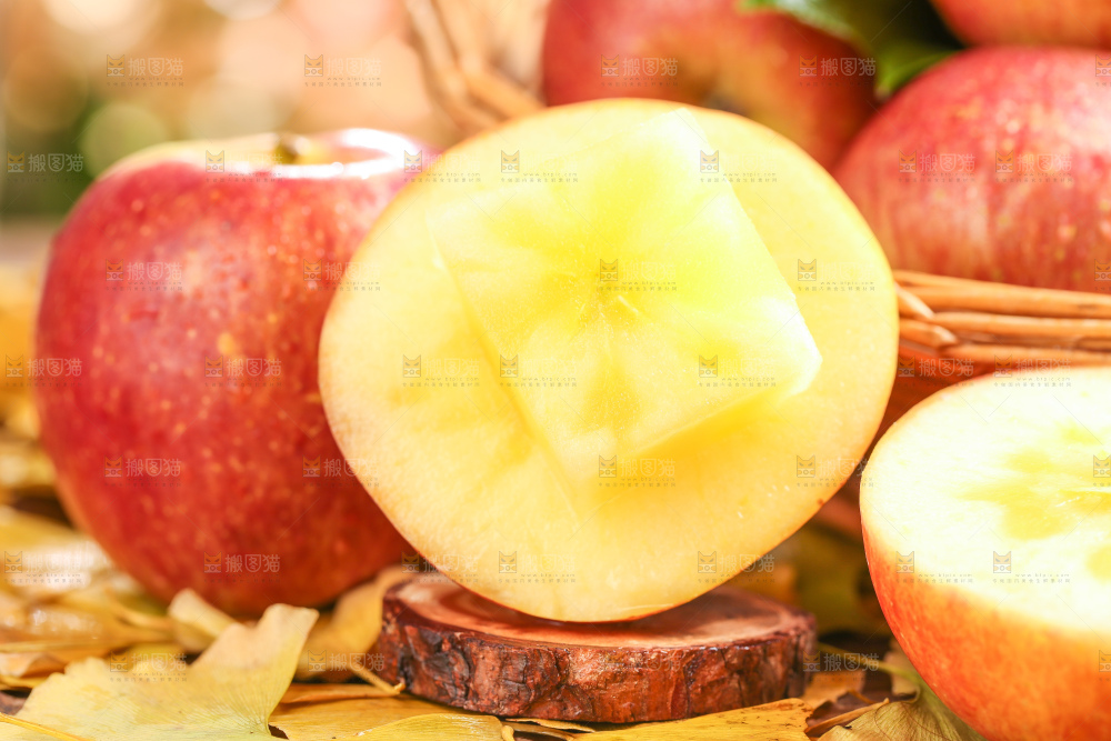 篮子里放着糖心丑苹果