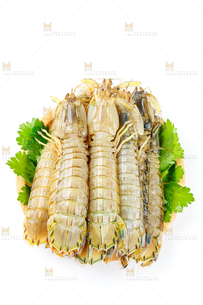 盘子里装着皮皮虾
