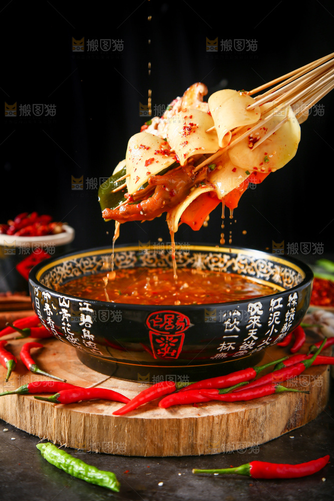 一碗冷锅串串放在深底上