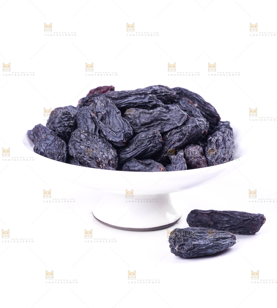 白底上的新疆葡萄干