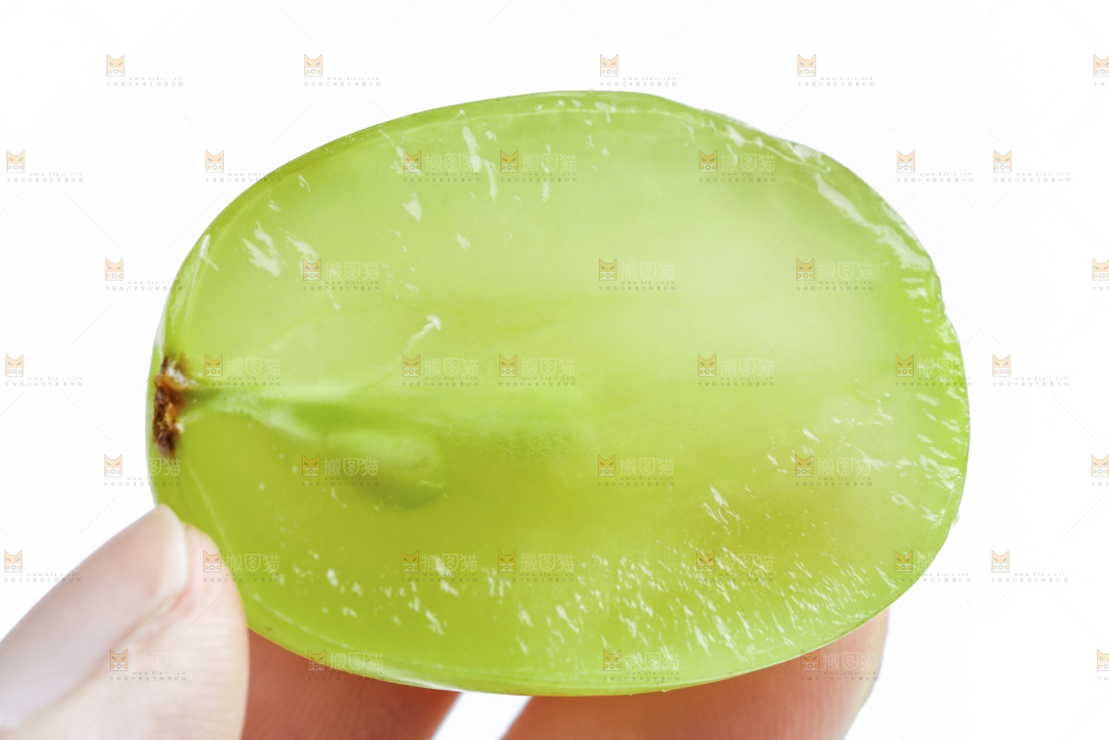 手拿新鲜青提