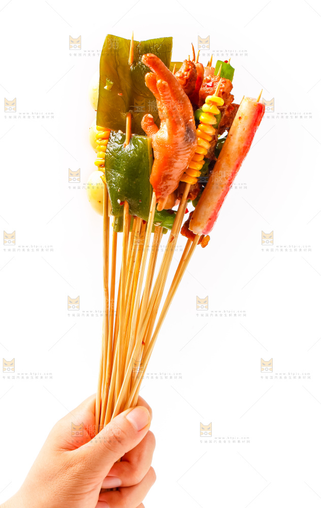 手拿钵钵鸡食材