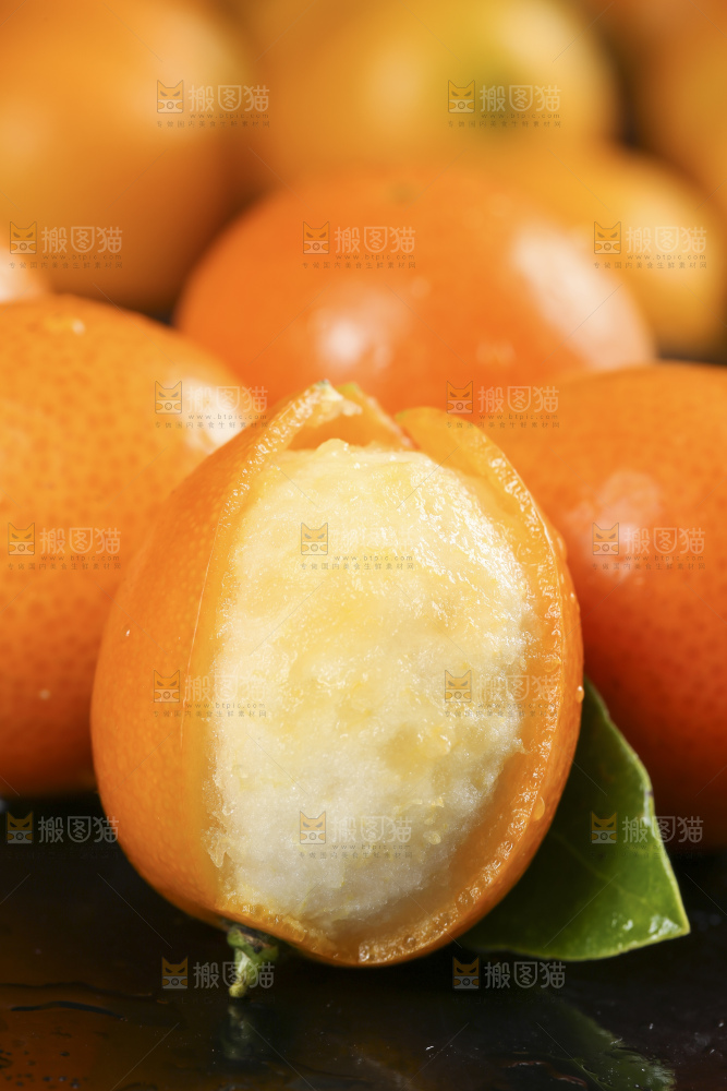 黑石板上的广西金钱橘