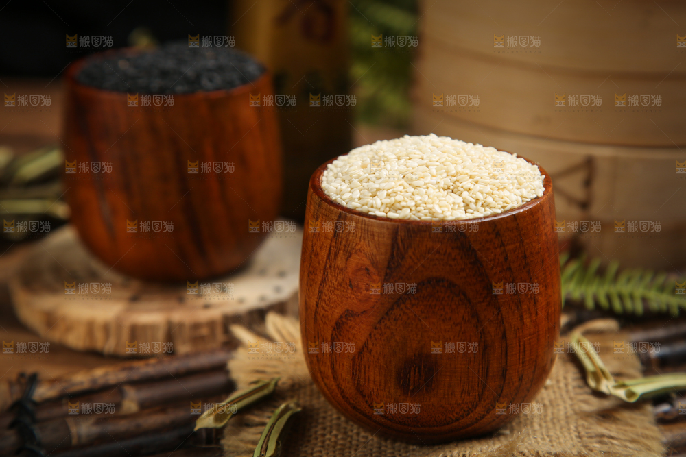 盘子里装着白芝麻