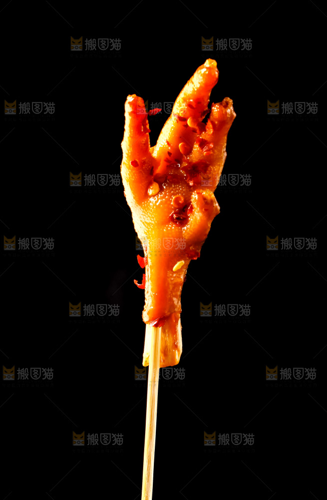 黑底上的鸡爪串