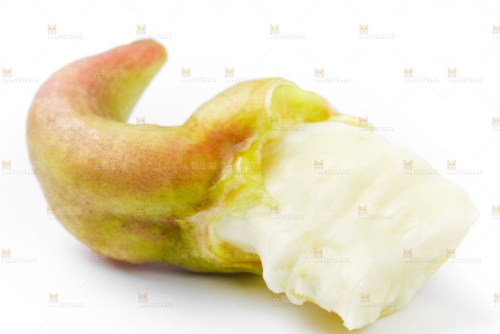 浅底上的新鲜菱角