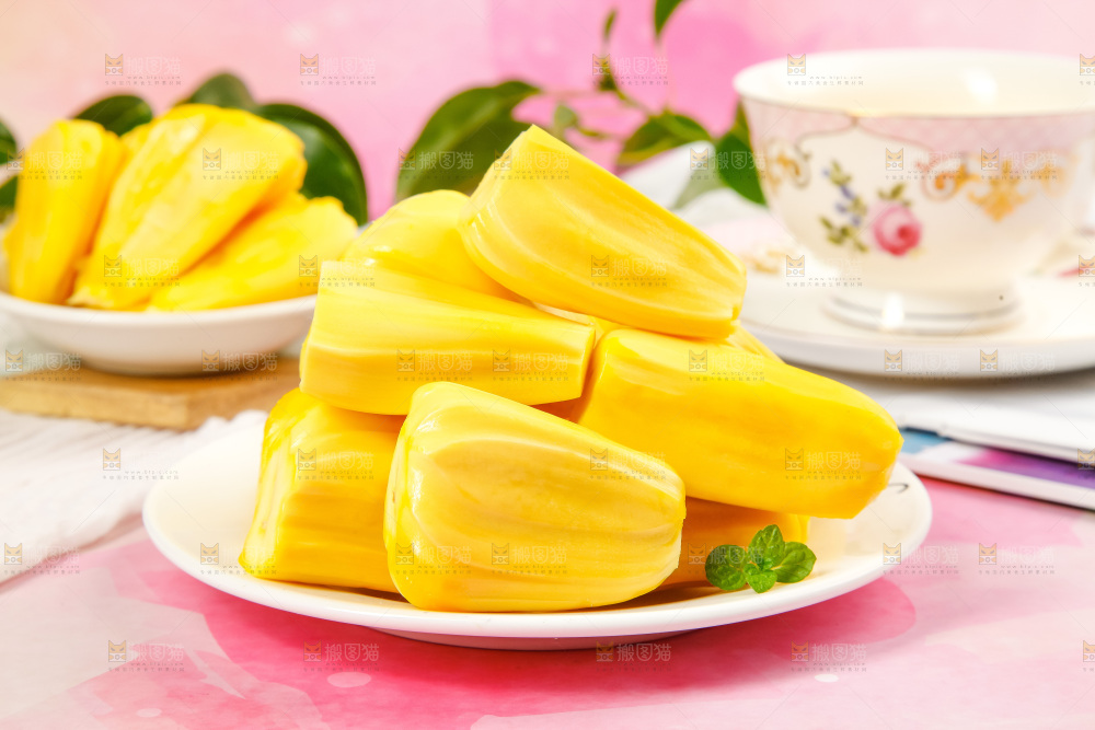 盘子里的泰国黄心菠萝蜜