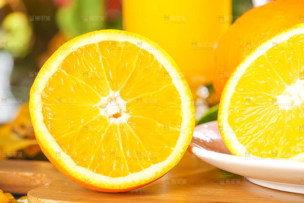 黄木板上的赣南脐橙