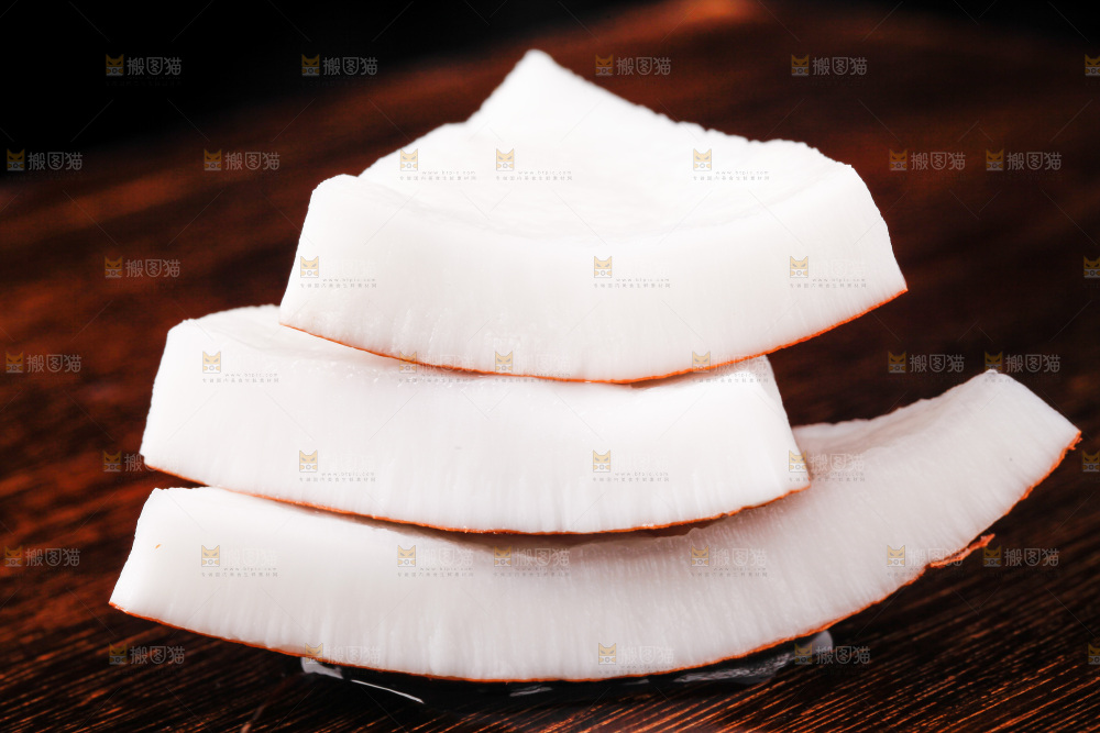 深底上放着海南椰皇