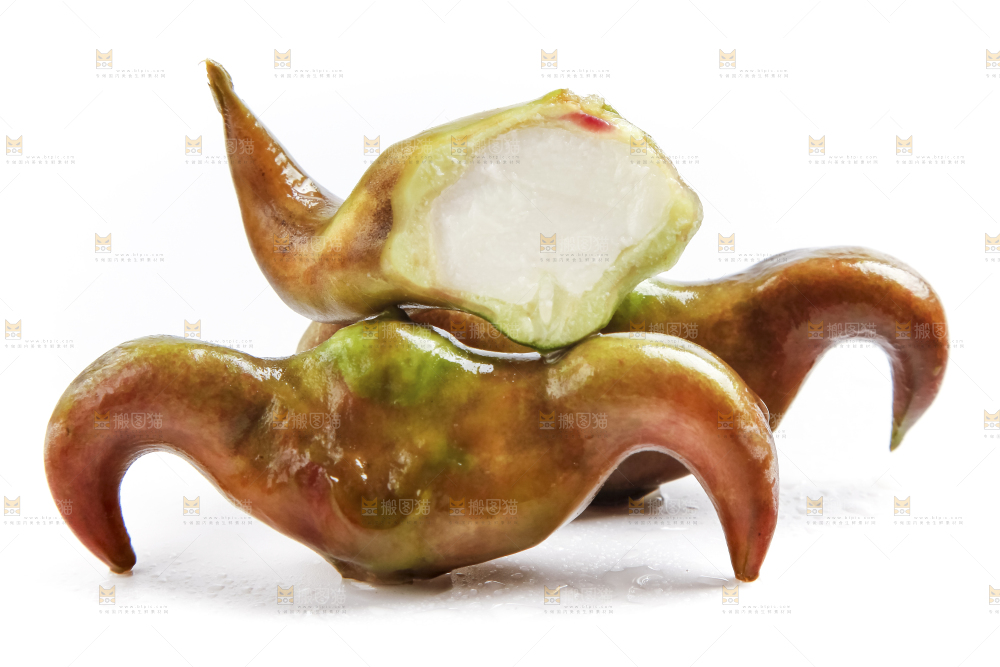 浅底上放着洪湖菱角