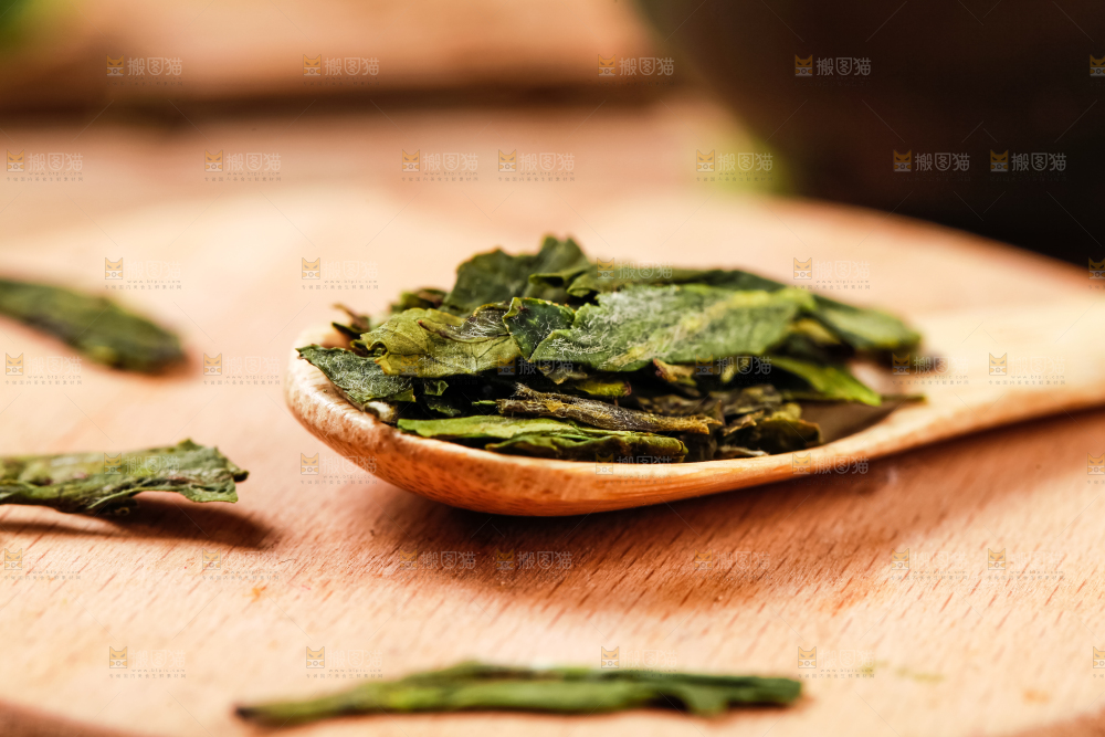勺子上的茶叶
