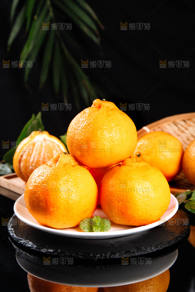 石板上放着一碟丑八怪