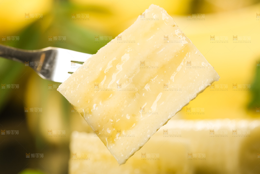 浅底上的黄皮香蕉