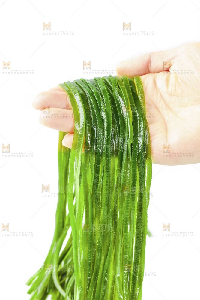 手里拿着海带丝