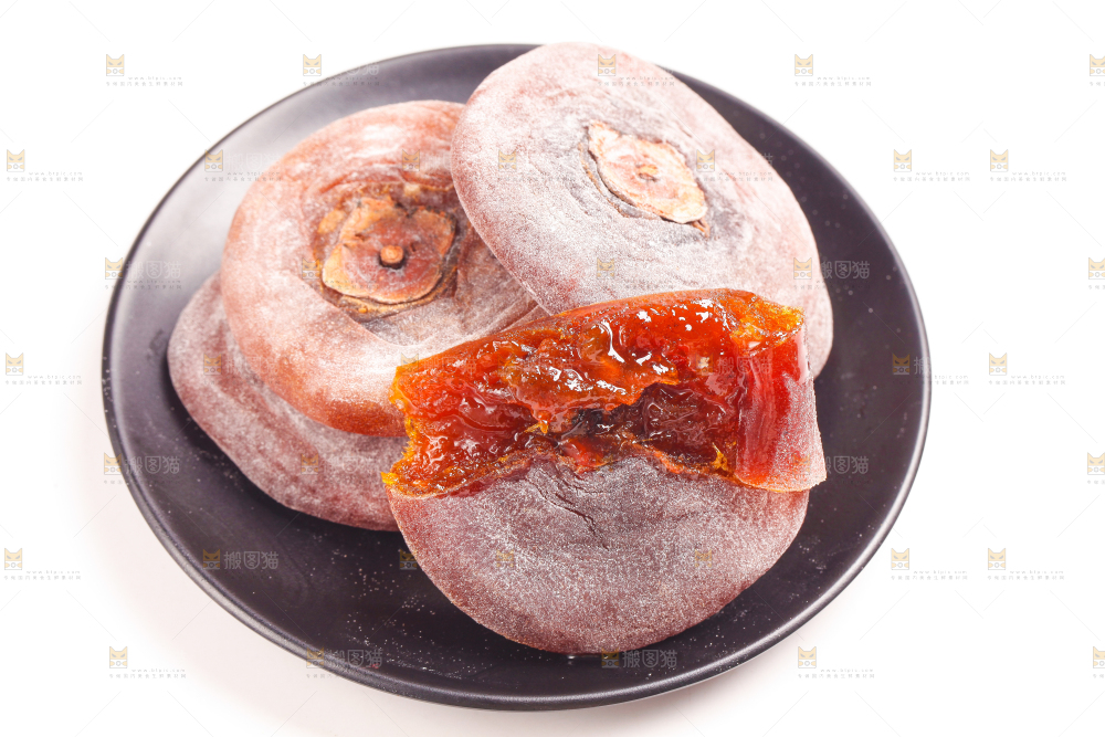 盘子里装着干柿饼