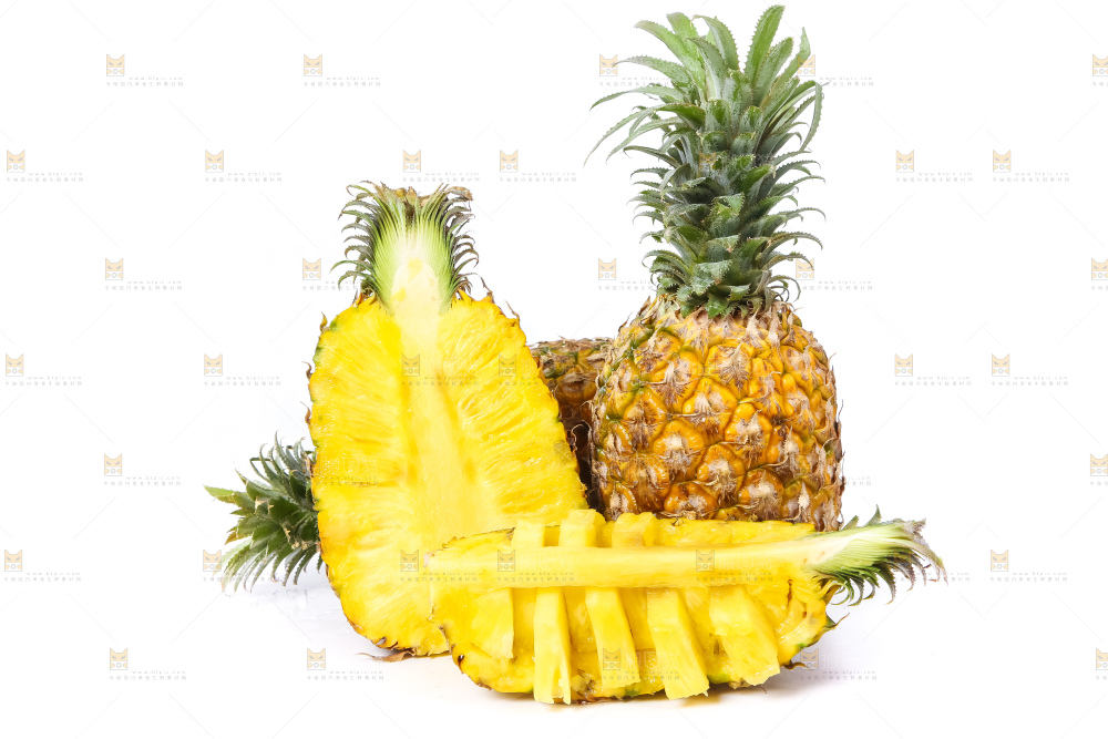 白底上放着菠萝
