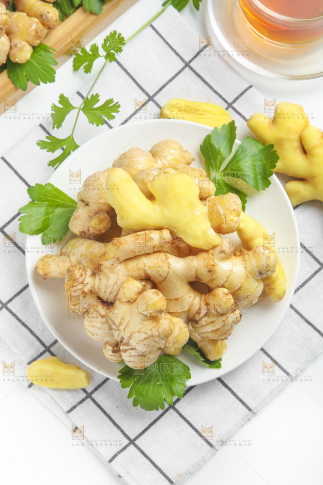 白格子底上的小黄姜