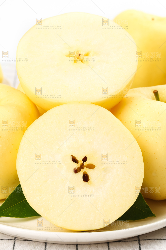 盘子里装着黄金帅苹果