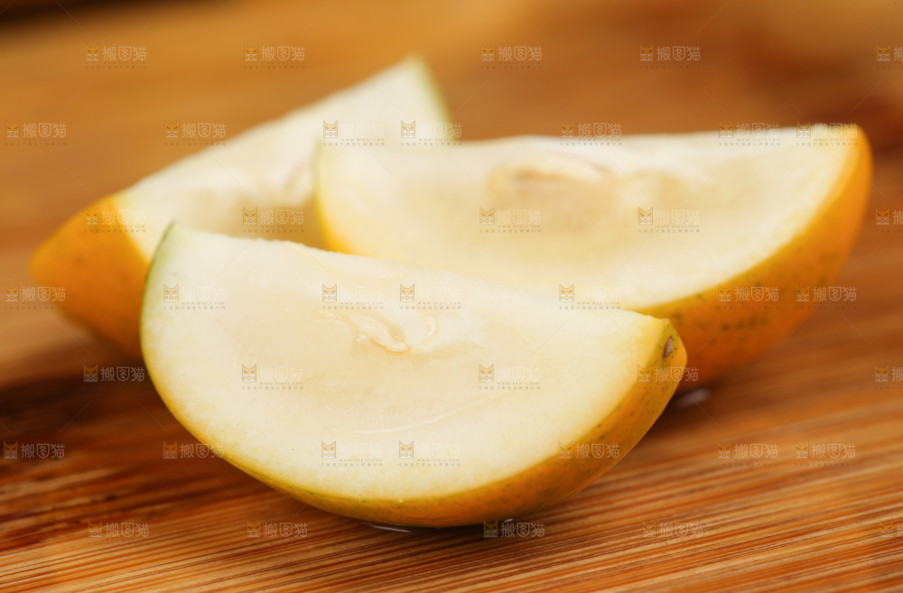木板上的广西脆皮金桔