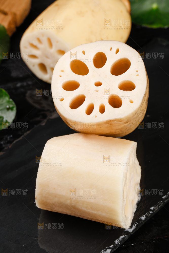 黑底上的粉莲藕