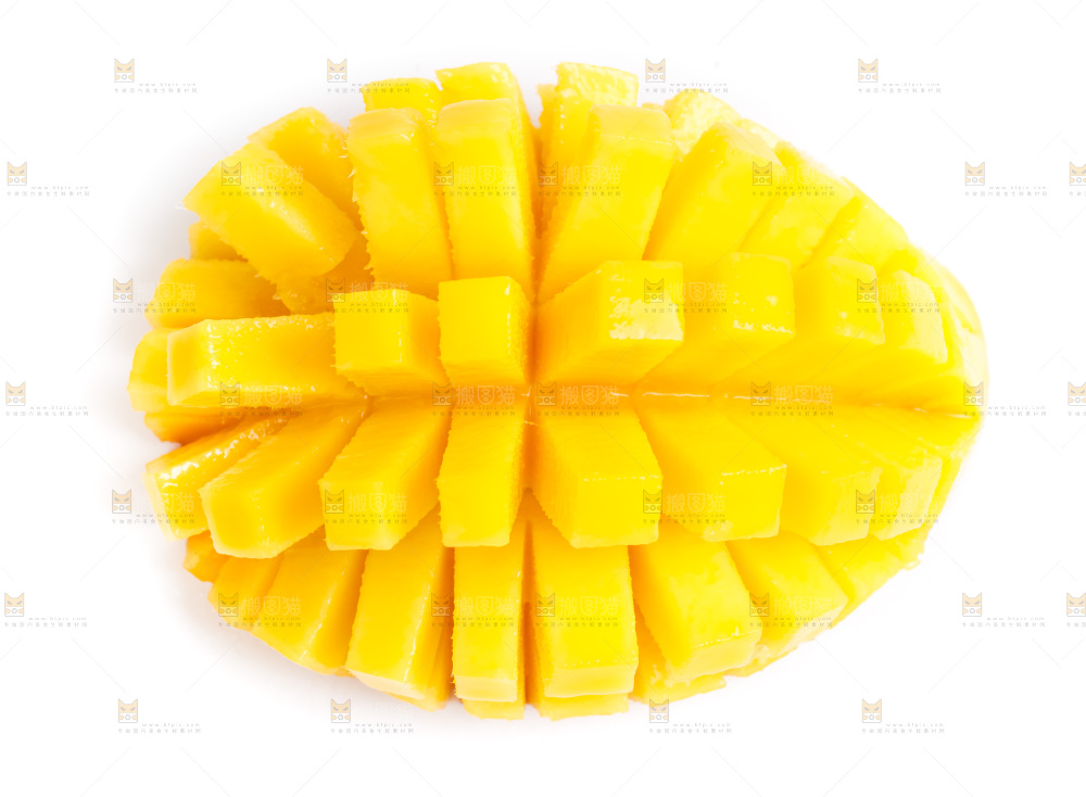 白底上放着切开的贵妃芒