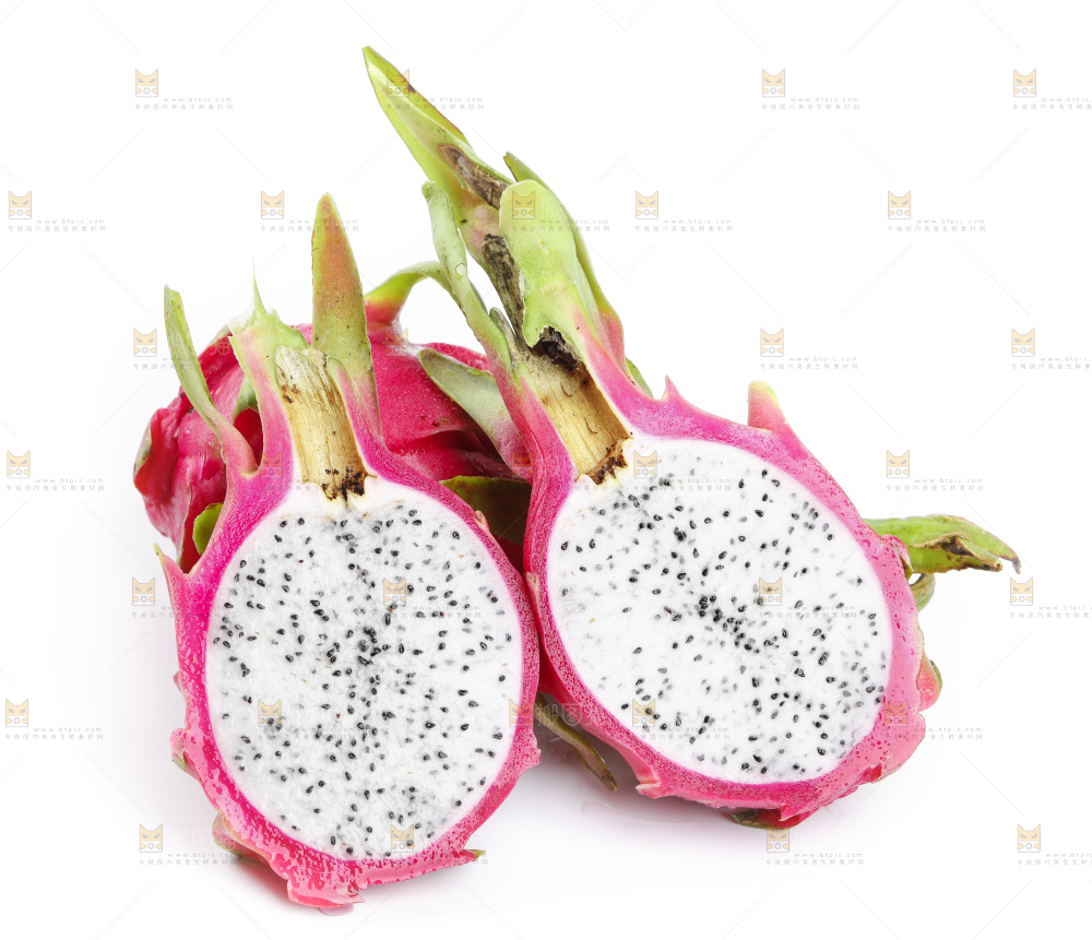 白底上放着切开的火龙果肉