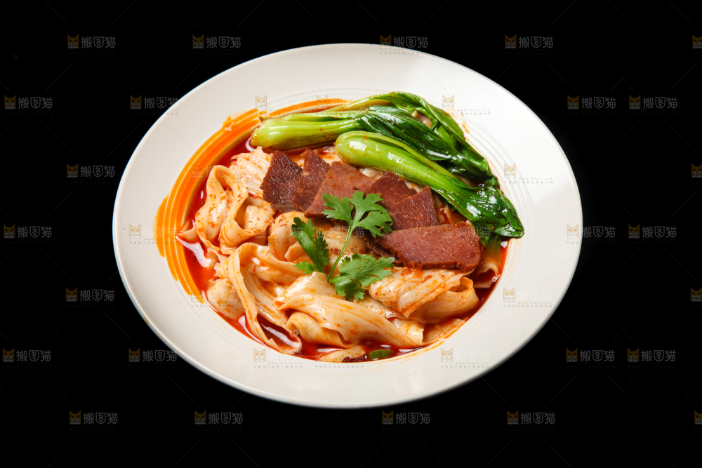 碗里的牛肉刀削面