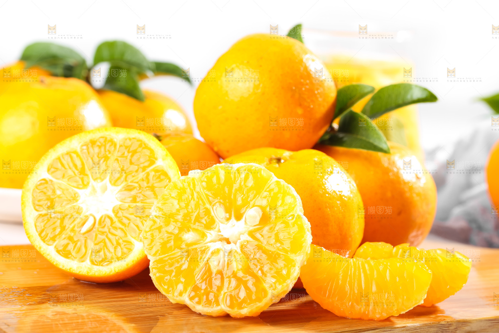 木板上的椪柑果肉