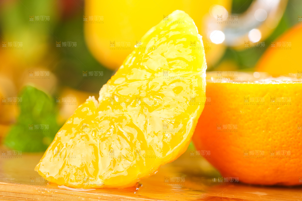黄木板上的赣南脐橙