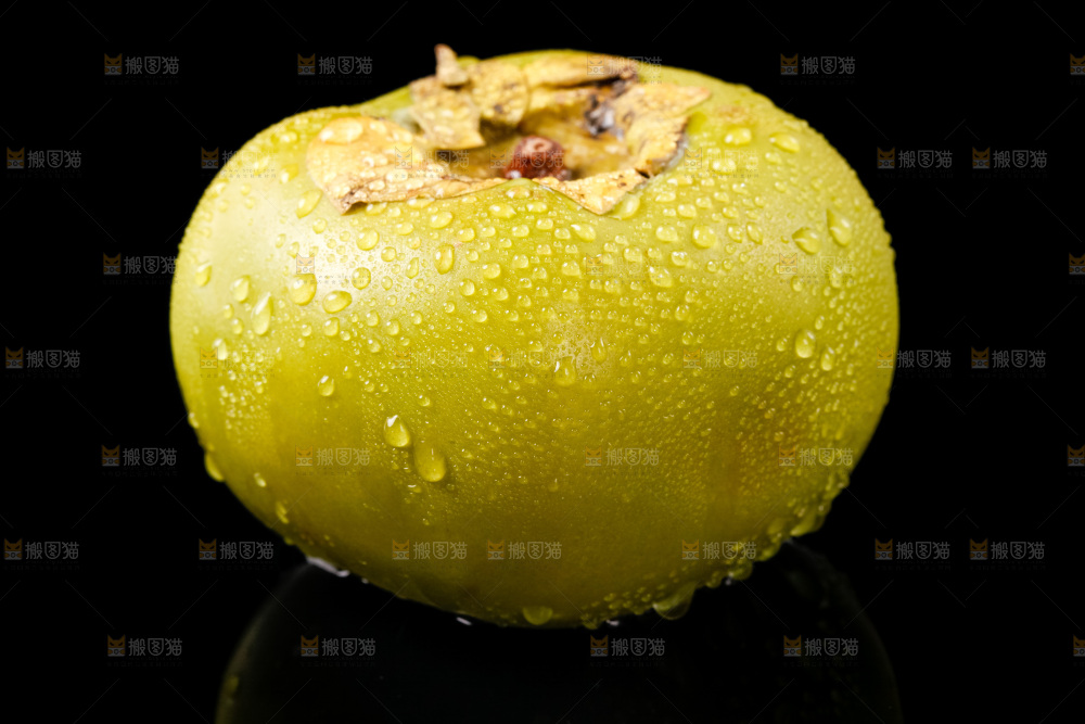 黑底上的柿子