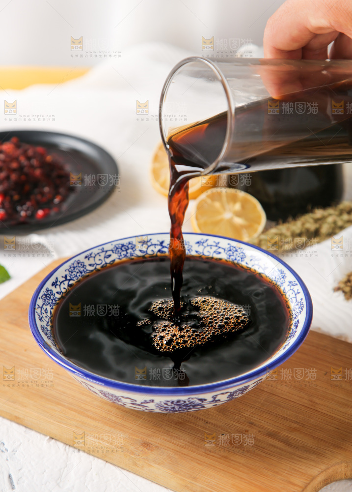 盘子里装着老陈醋
