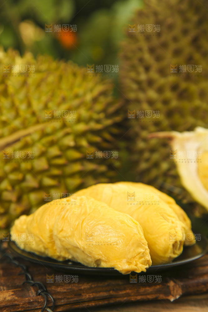 木板上的泰国金枕榴莲