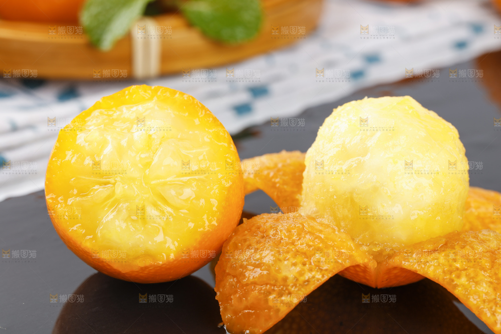 黑石板上的广西金钱橘