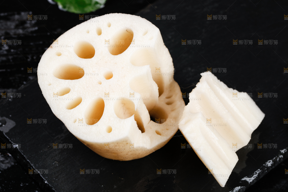 黑底上的粉莲藕