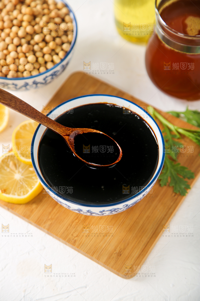 碗里装着酱油