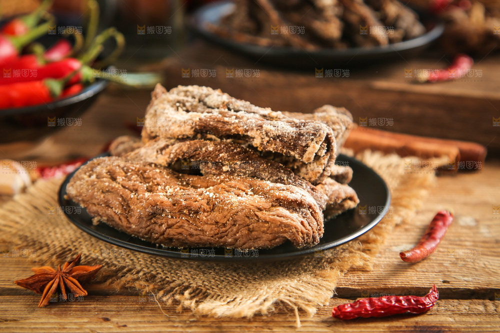 盘子里的萝卜干