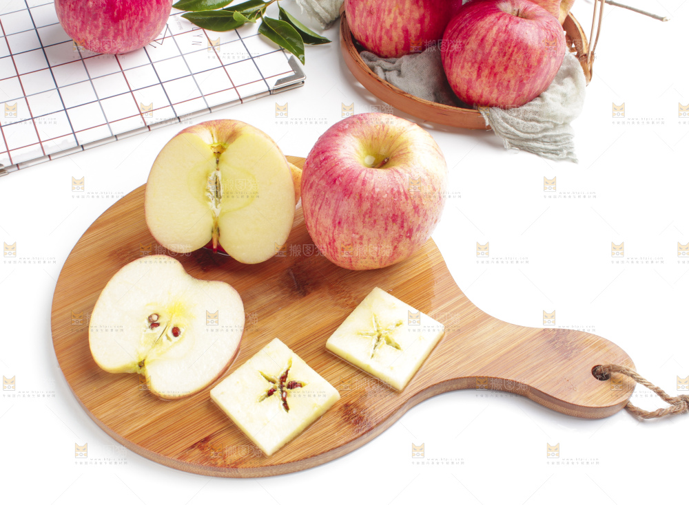 木板上的红富士苹果