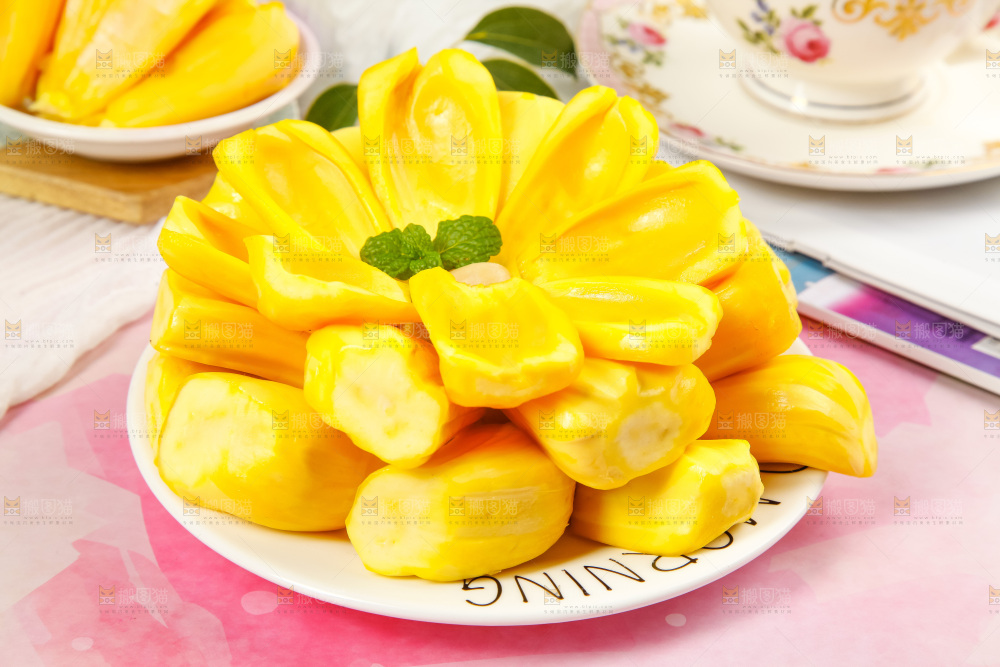 盘子里的泰国黄心菠萝蜜